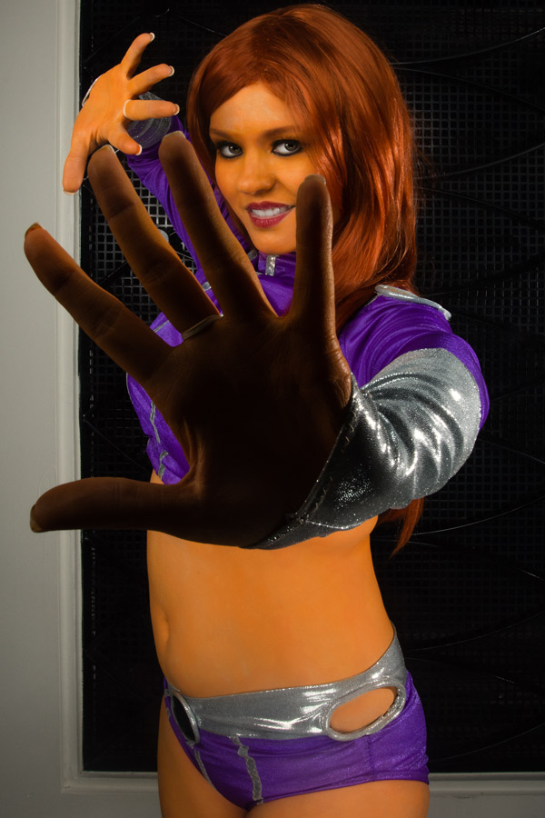 A picture of Starfire cosplay at Katsucon 2016 taken by Batty!