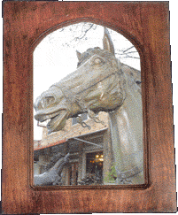 A horse sculpture! A horse sculpture!