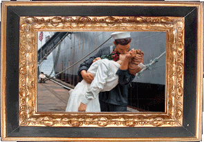 A Times Square kiss!