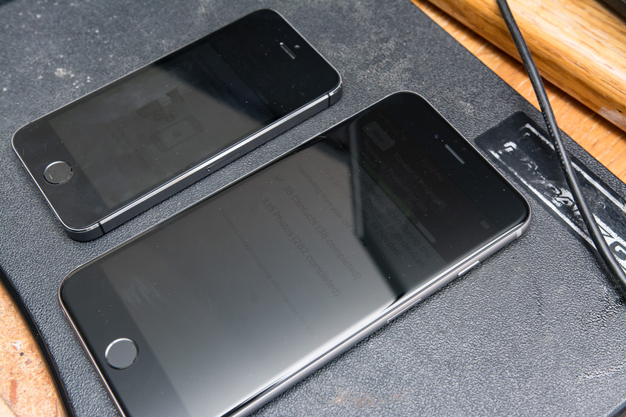 Apple iPhone 5s and 6s Plus photo