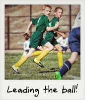 Leading the ball! Leading the ball!