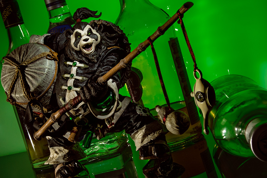 Pandaren Brewmaster Chen Stormstout deluxe collector figure photo