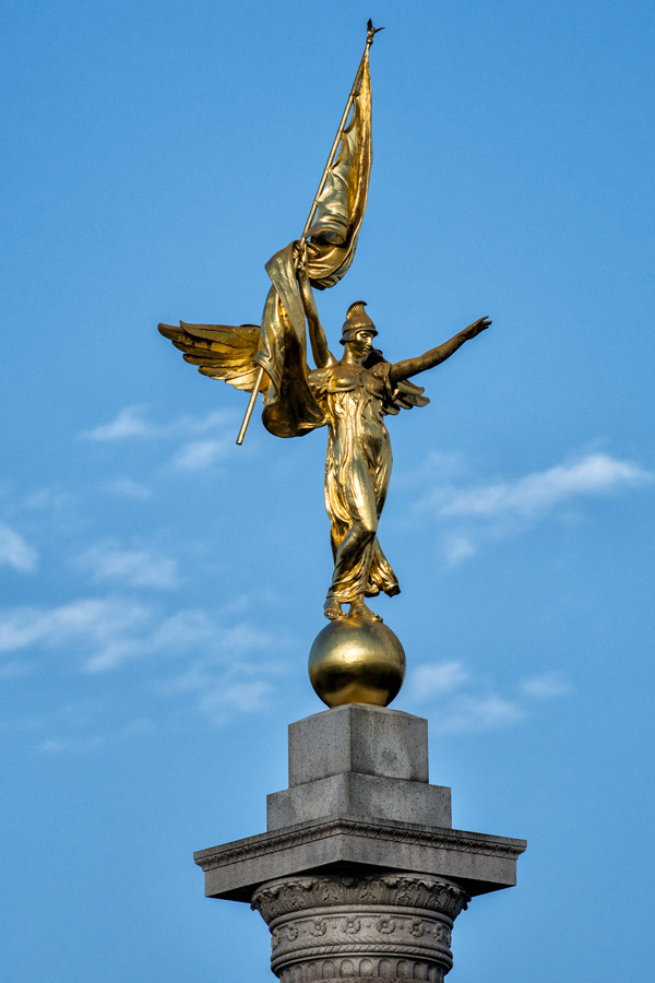 Golden statue photo