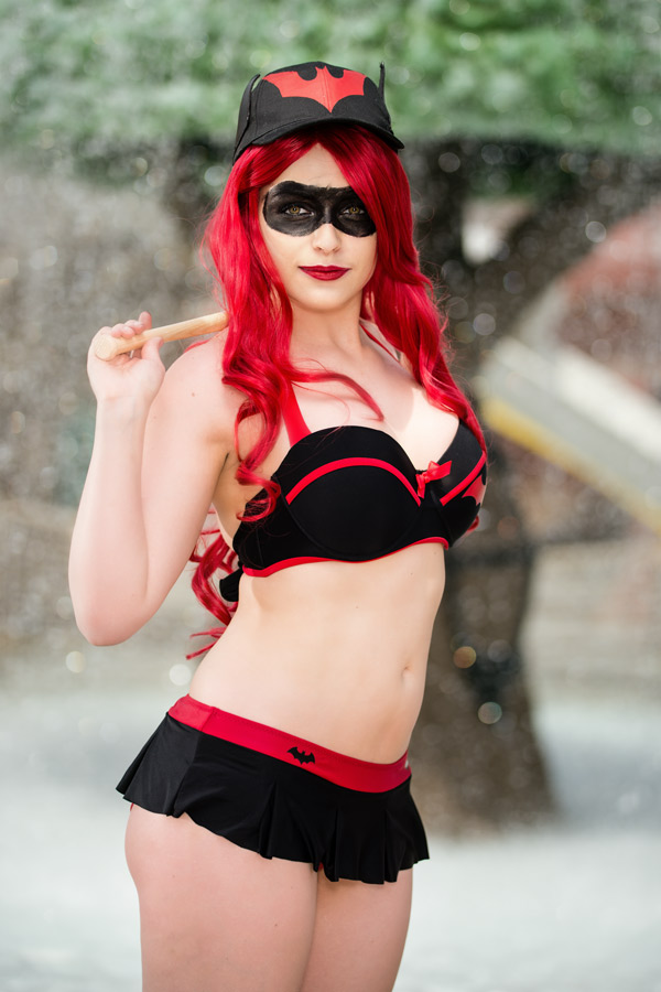 Batwoman cosplay colossalcon pool photo