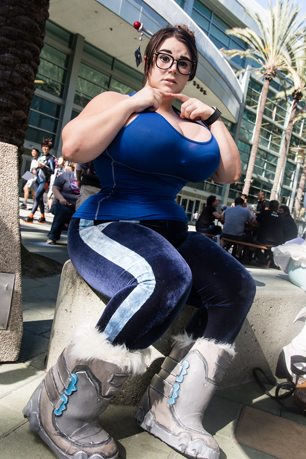 Mei cosplay Blizzcon photo