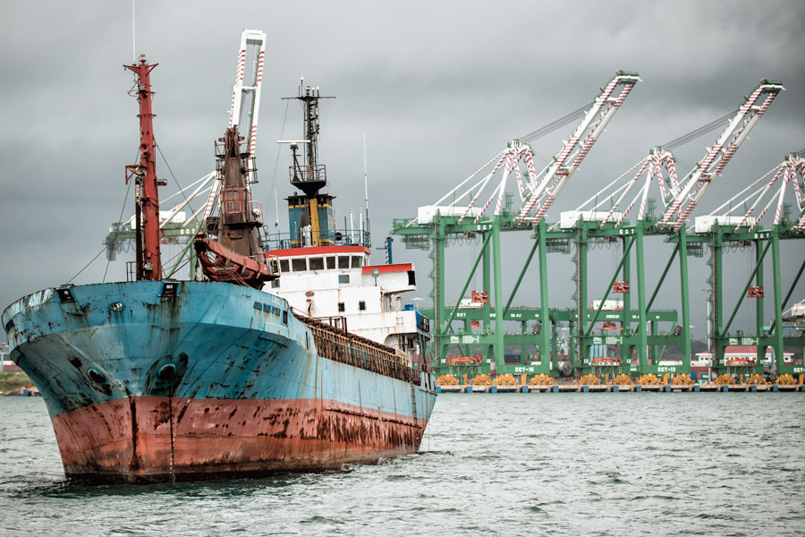 Ship and crane photo