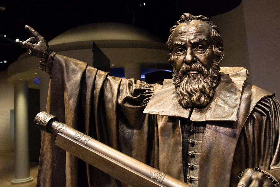 Galileo statue photo