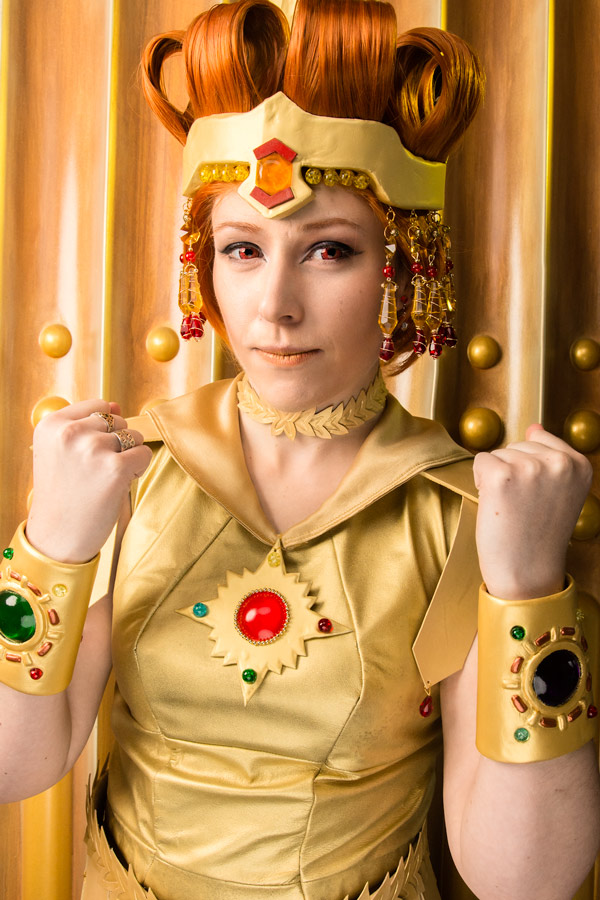 Golden cosplayer photo