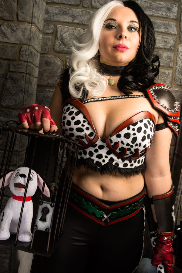 Cruella cosplayer photo