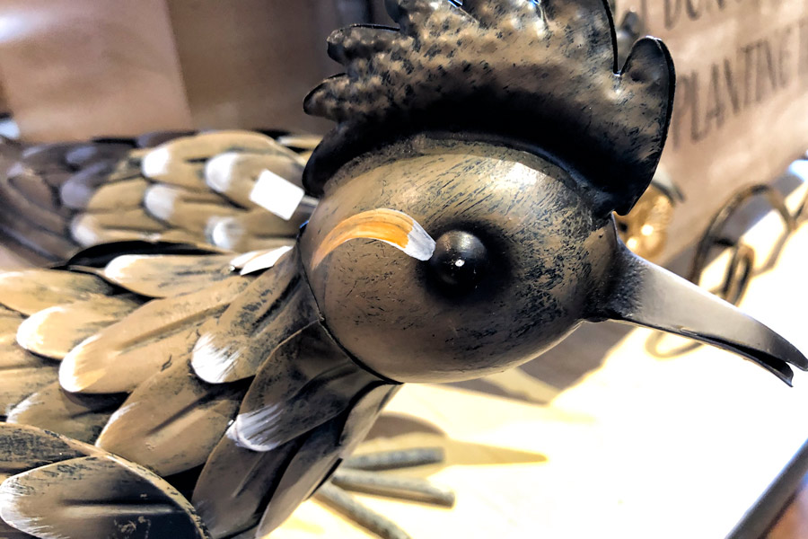 Chicken sculpture photo