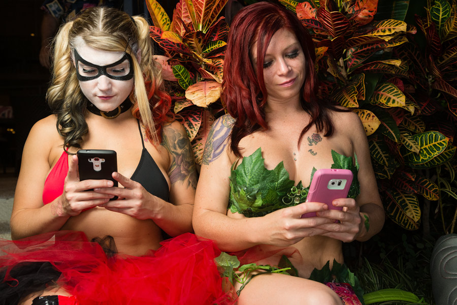 Poison Ivy and Harley Quinn photo