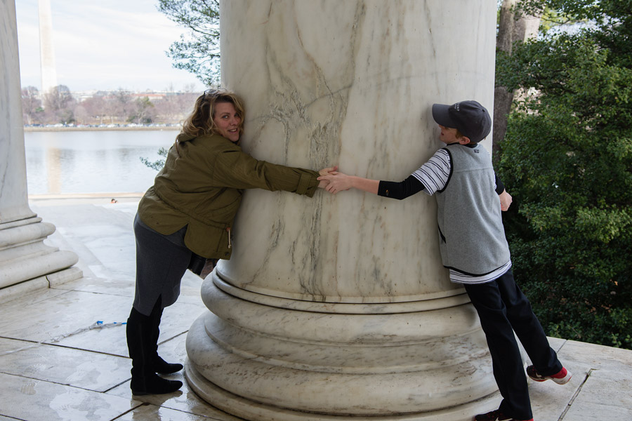 Column hug photo