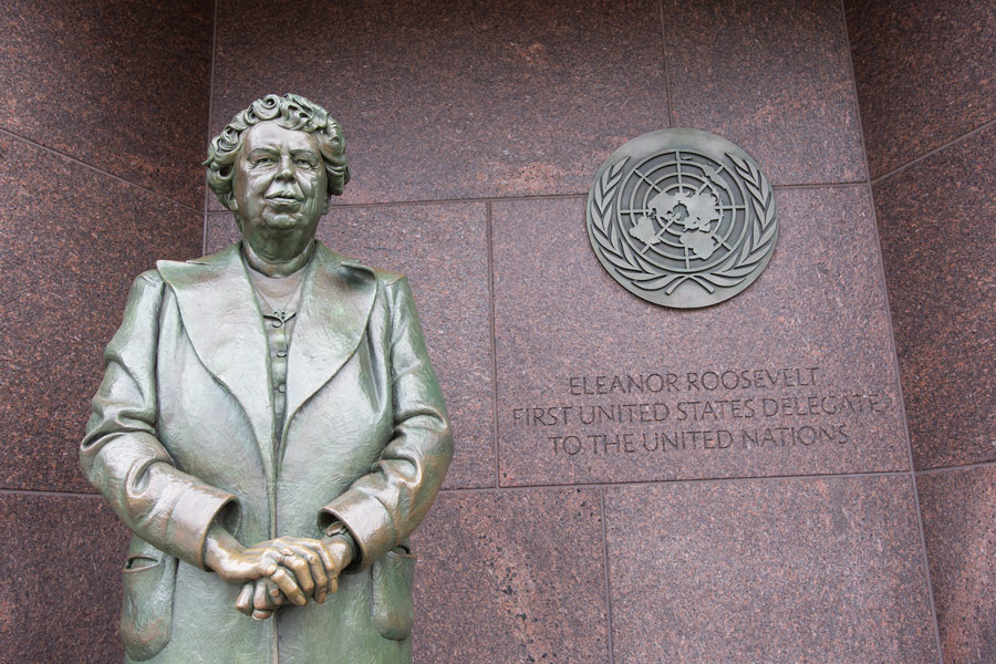 Eleanor Roosevelt sculture photo