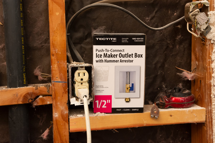 Ice maker outlet photo
