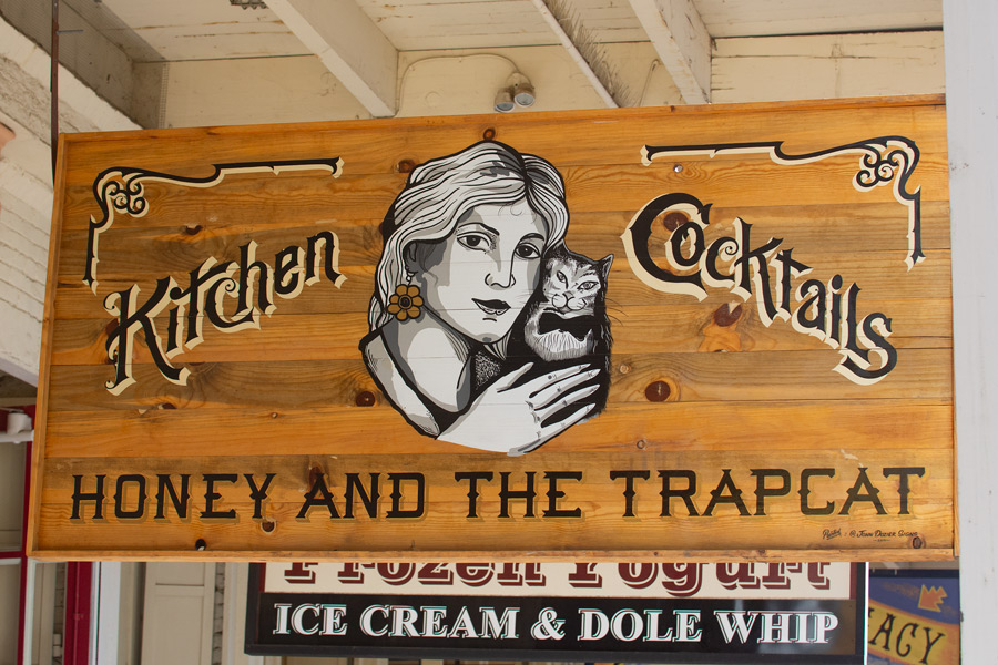 Restaurant sign photo