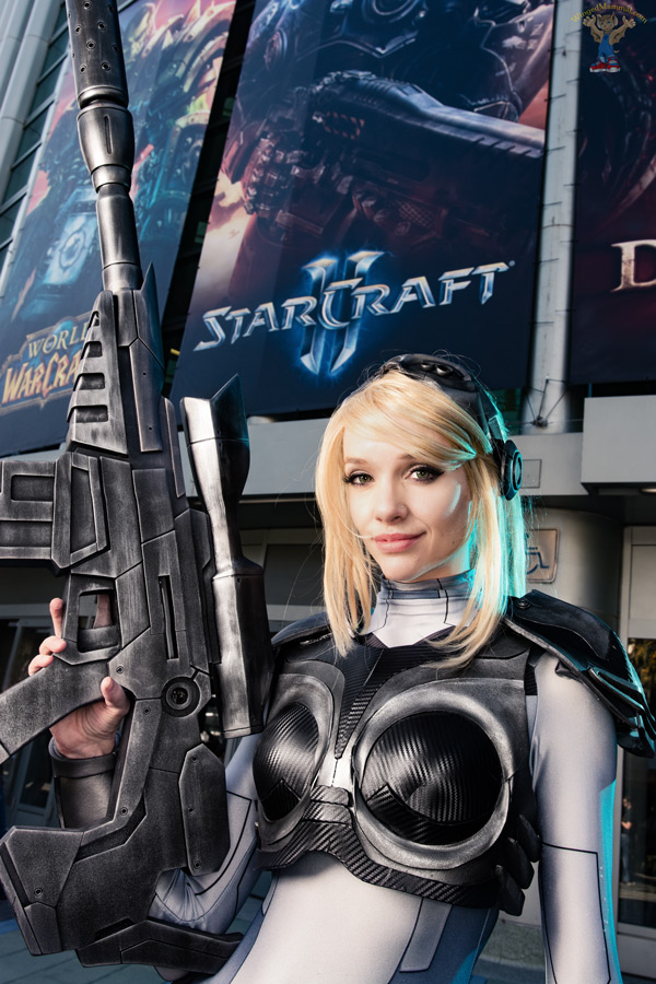 A picture of Lyz Brickley's Nova cosplay at BlizzCon 2015 taken by Batty!