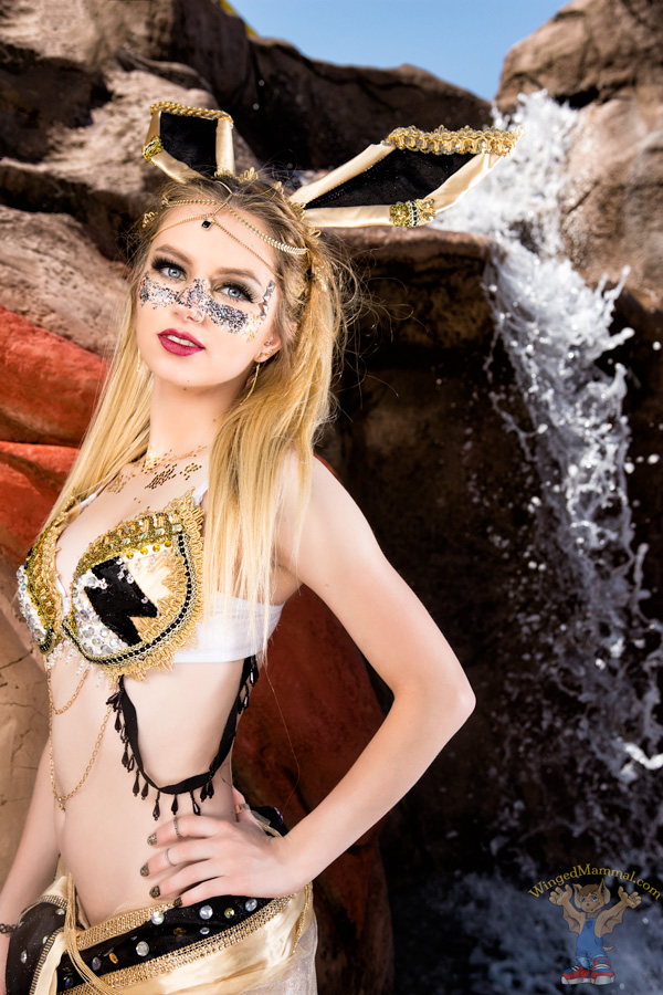 A picture of Umbreon cosplay at Colossalcon 2017 taken by Batty!