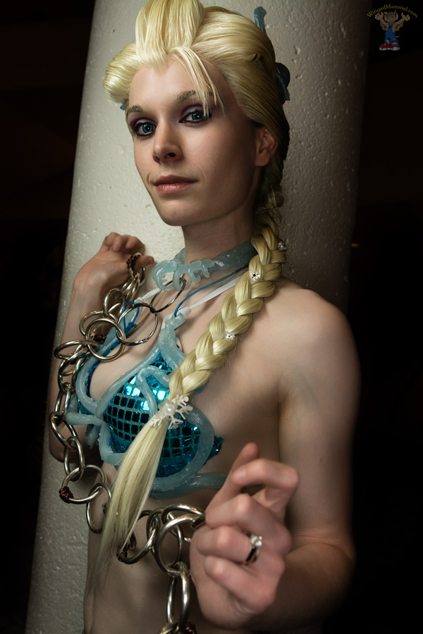 Slave Leia Elsa cosplay at Dragon Con 2015!