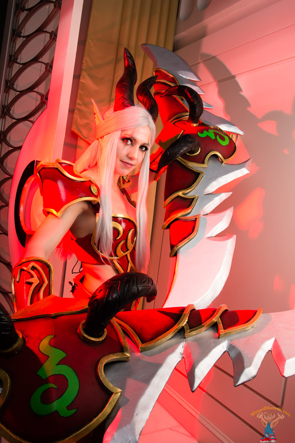 A picture of Demon Hunter cosplay at Katsucon 2018 taken by Batty!