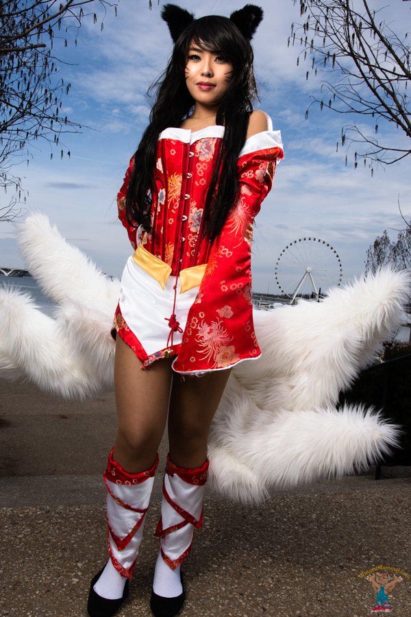 A picture of Ahri cosplay at Katsucon 2018 taken by Batty!